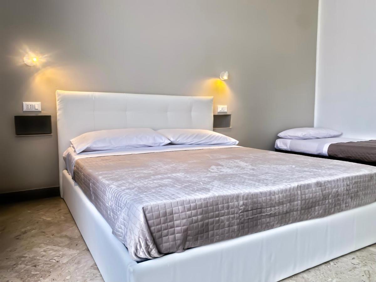 Triple Room with City View,1379347151:JPEG